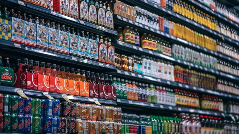 Testy popularnych produktów spożywczych z marketów: na co patrzeć poza ceną